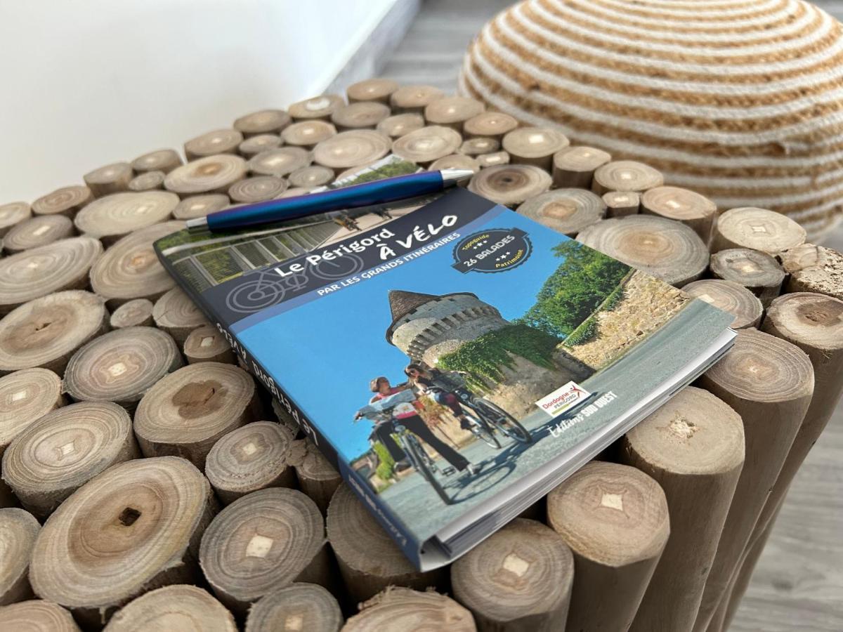 Demeure Du Vallon - Chambres D'Hotes De Charme Azerat Kültér fotó