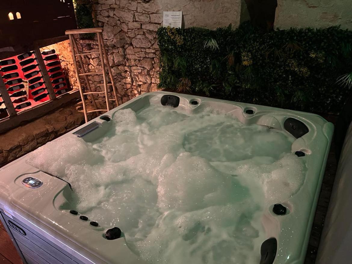 Demeure Du Vallon - Chambres D'Hotes De Charme Azerat Kültér fotó