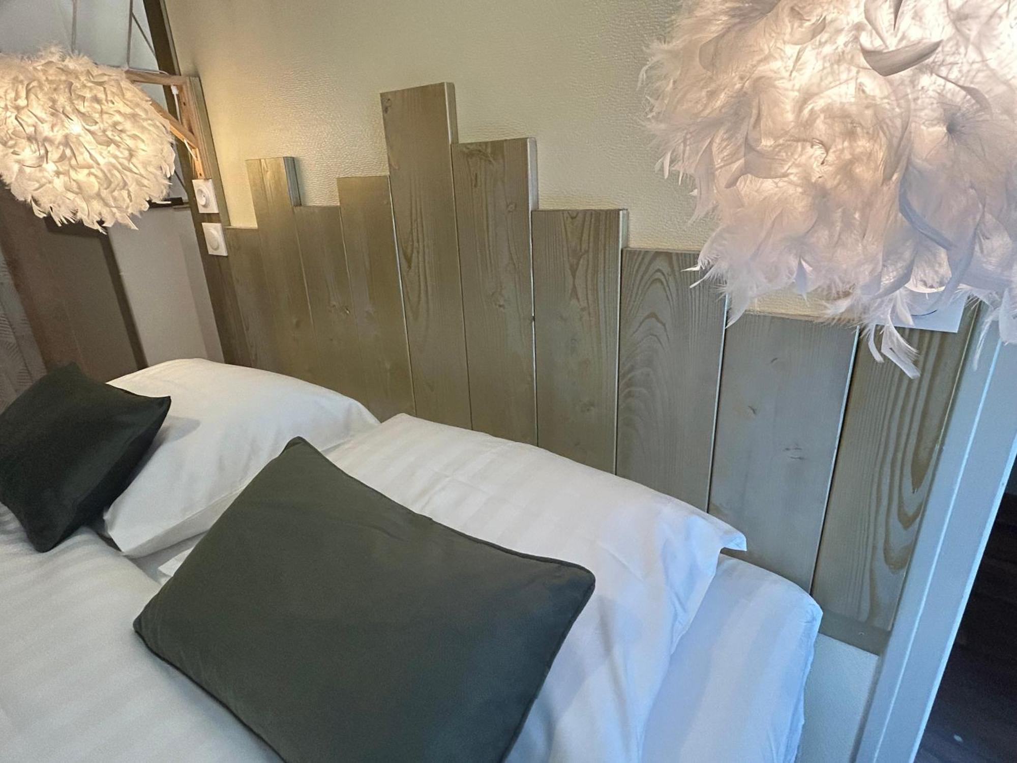 Demeure Du Vallon - Chambres D'Hotes De Charme Azerat Kültér fotó