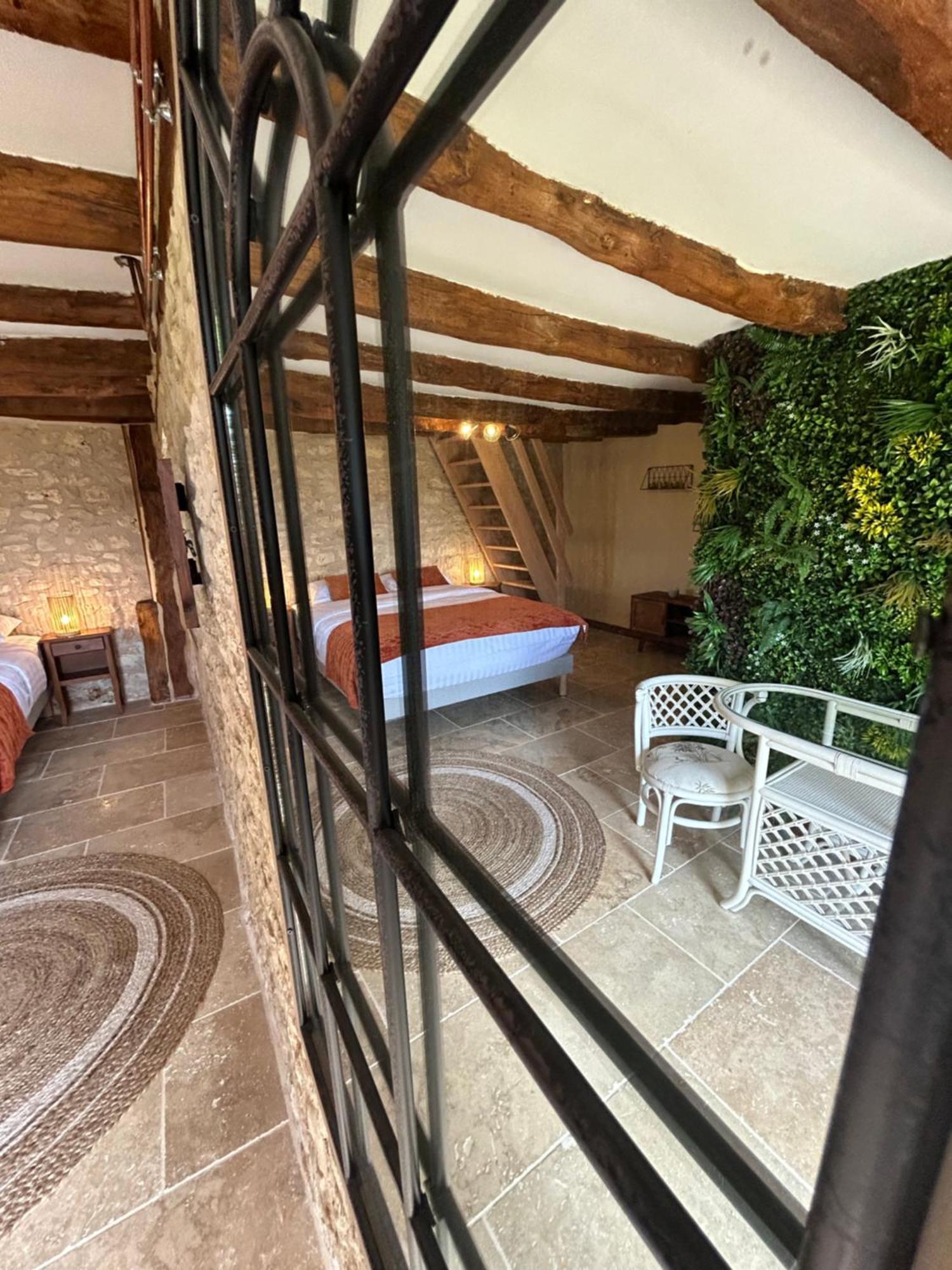 Demeure Du Vallon - Chambres D'Hotes De Charme Azerat Kültér fotó